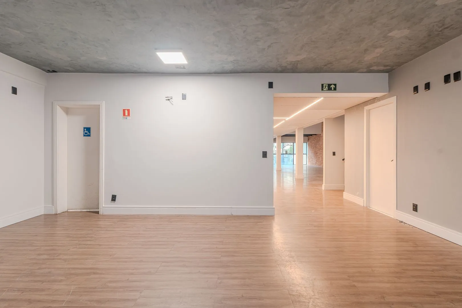 Imagem MÁFFER IMÓVEIS ALUGA PRÉDIO COMERCIAL COM 700M²DE ÁREA PRIVATIVA, IMÓVEL MODERNIZADO TODO REFOMADO COM EXCELENTE ACABAMENTO, LOCALIZAÇÃO ESPETACULAR