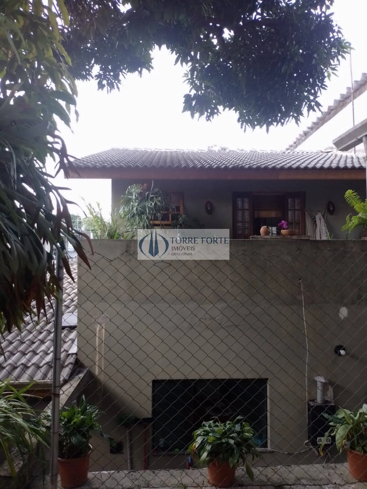 Imagem Casa com estilo moderno, 3 dormitórios, 4 vagas no Jardim Vila Galvão