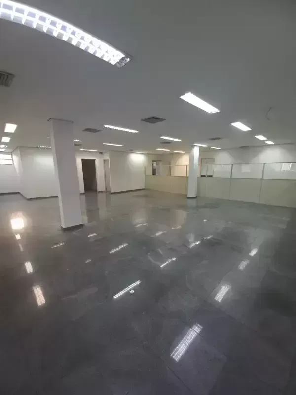 Imagem Ponto Comercial de Esquina com 360m², Grande Visibilidade, 3 Banheiros, Cozinha e Estacionamento Privativo