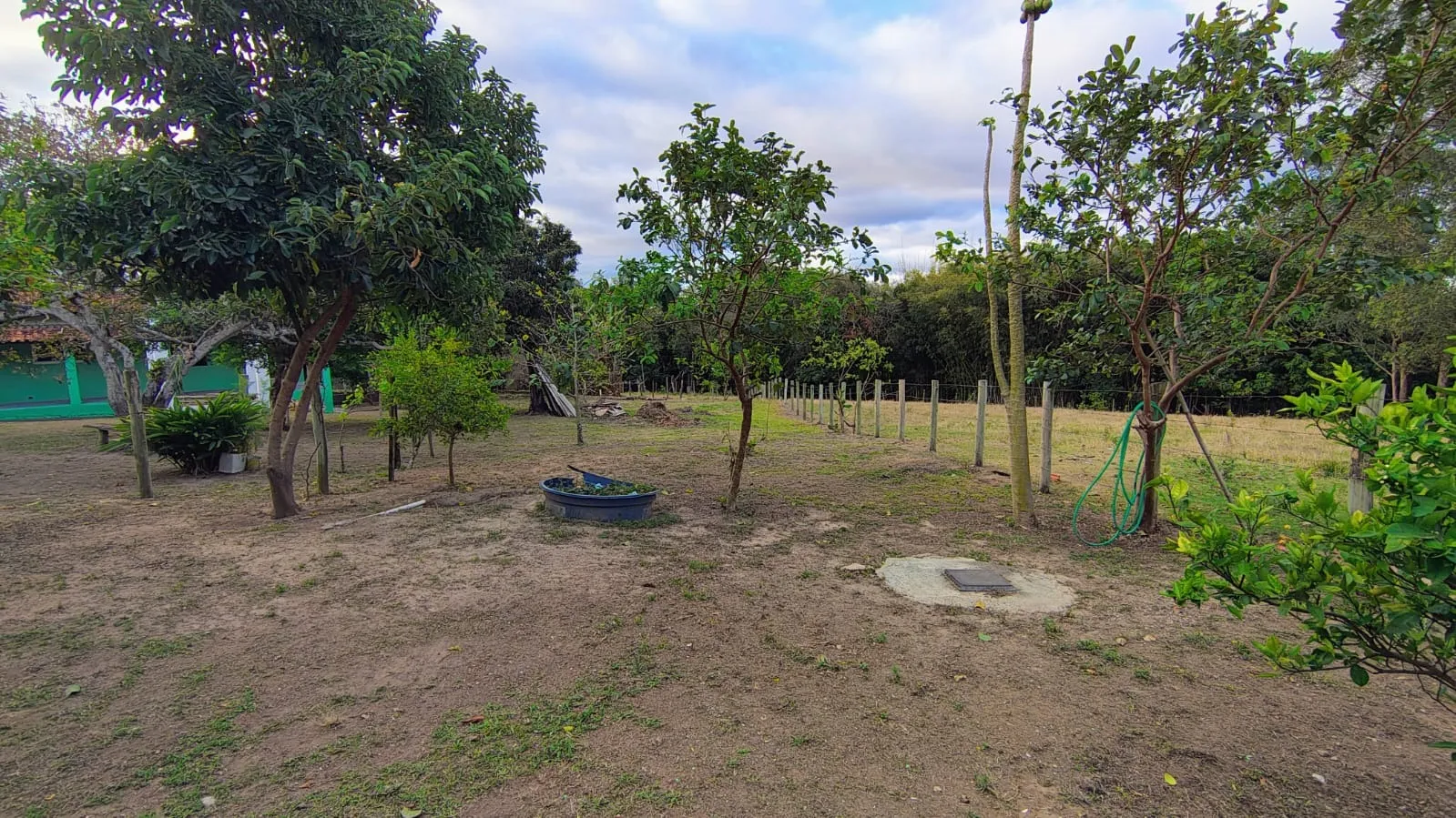 Imagem Chácara com 8925,30m² de Terreno, Casa de 204m², Barracão e Poço Caipira