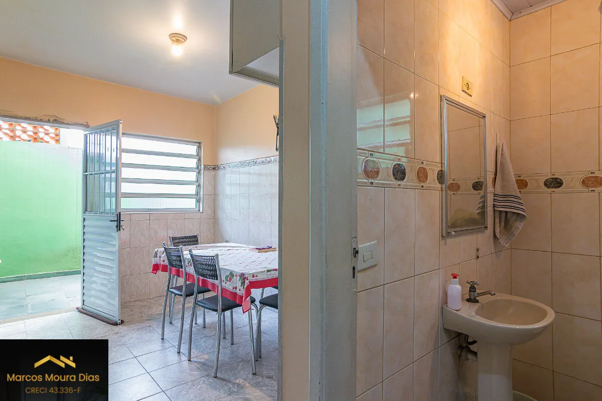 Imagem Casa Sobrado na Vila Dalva com 4 Dormitórios e 2 Vagas de Garagem, Oportunidade