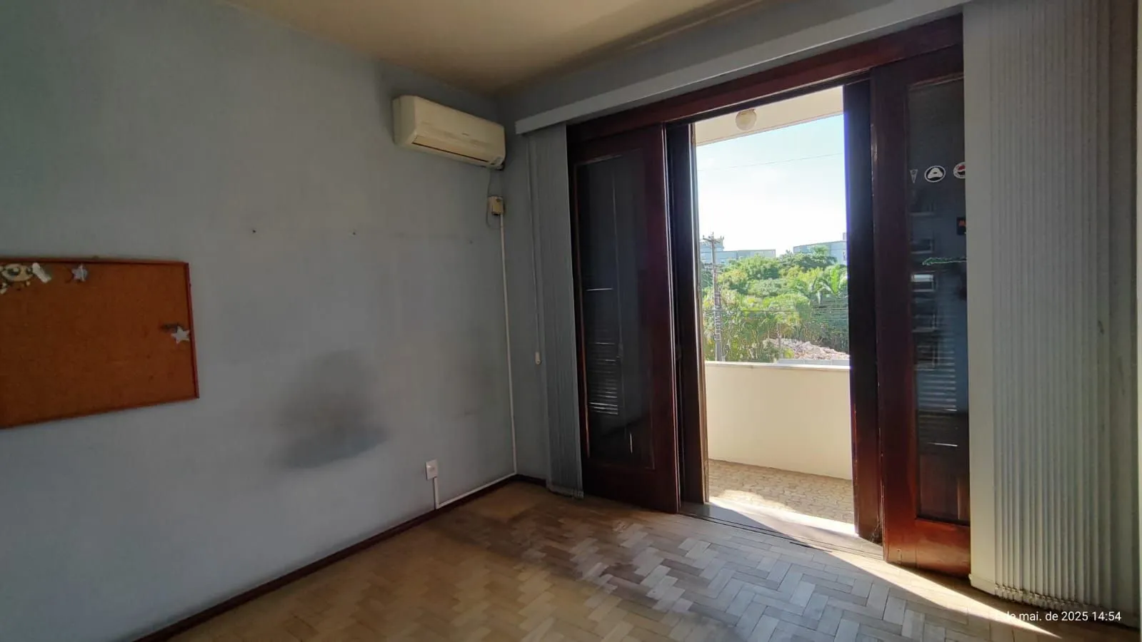 Imagem Apartamento de 4 dormitórios, 2 suítes, sacada, living para 2 ambientes bem amplo.
