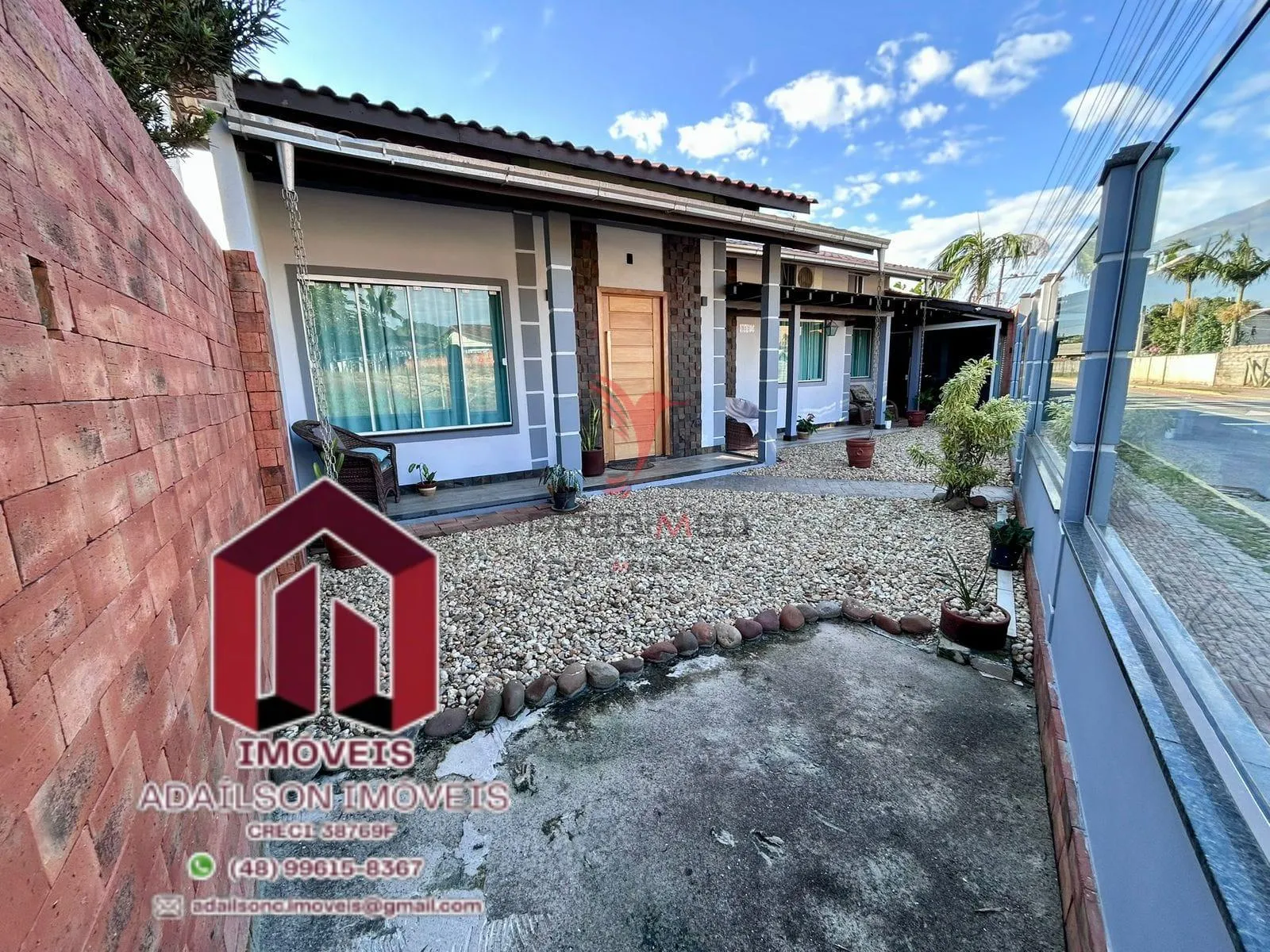Imagem Casa Porteira Fechada à Venda em Balneário Piçarras/SC Brasil