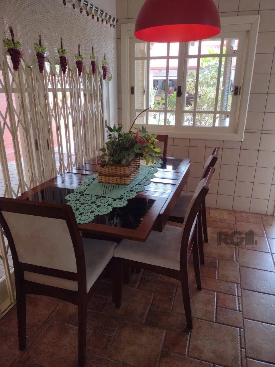 Imagem Casa semi mobiliada, 4 dormitórios, 5 vagas Bairro Vila Cachoeirinha