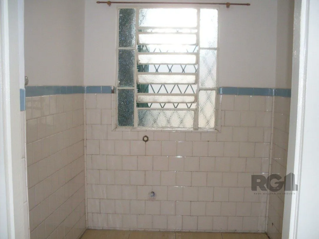 Imagem Casa comercial térrea na Av. Aparício Borges - Bairro Teresópolis