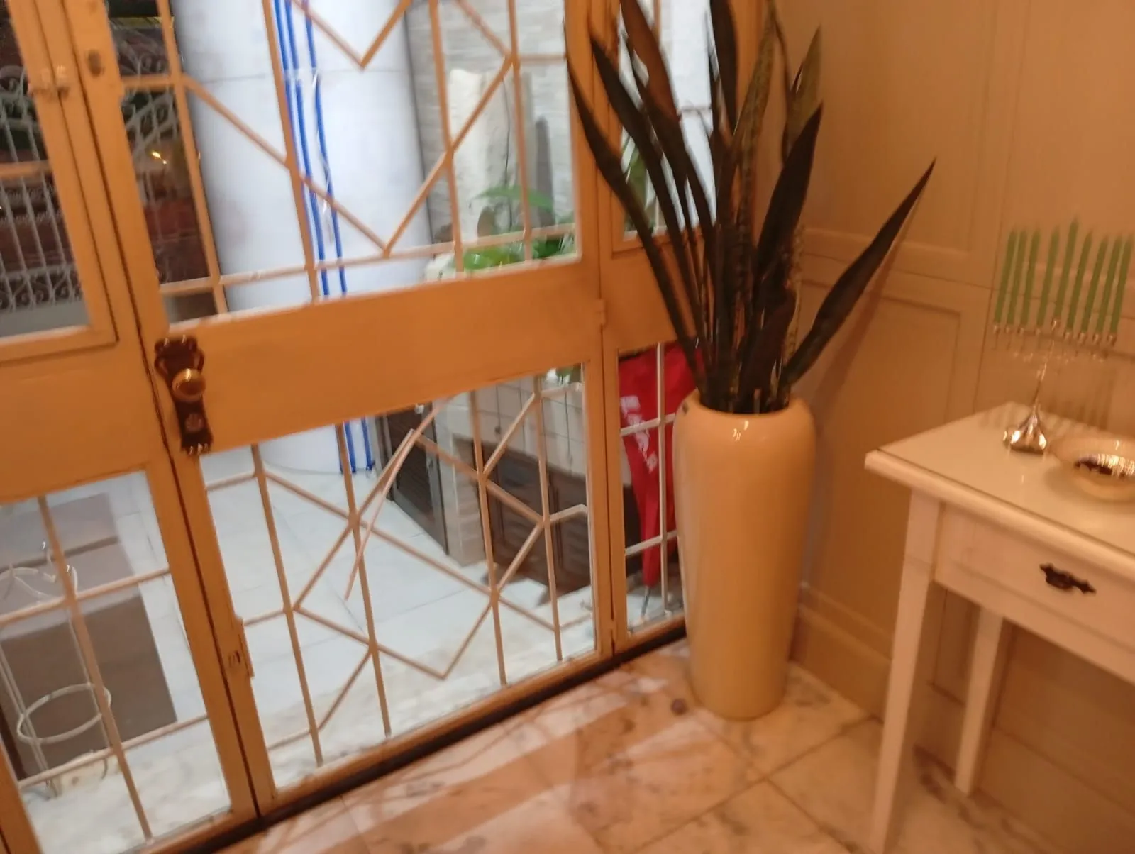 Imagem Casa com 5 quartos , 7 banheiros e pátio!
