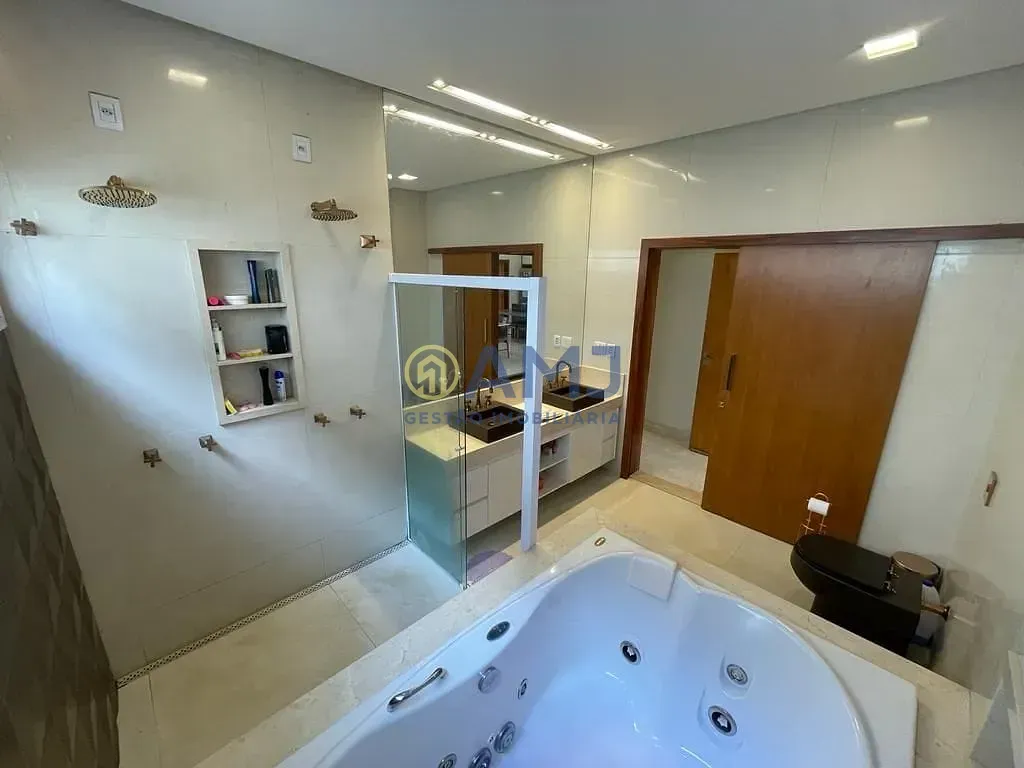 Imagem Vendo Casa Térrea de Alto Padrão no Condomínio do Lago