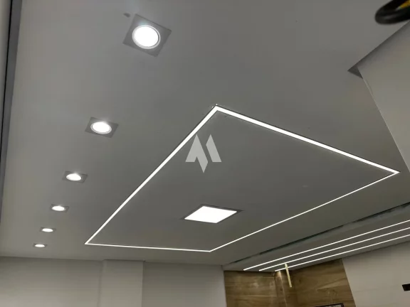 Imagem Apresentamos uma casa extraordinária, com 5 pavimentos e elevador, 3 suítes e uma master , toda climatizada, projetada com refinados toques de arquitetura e design de interiores assinados por Verônica Theodorico. Esta residência nova oferece um estilo de 