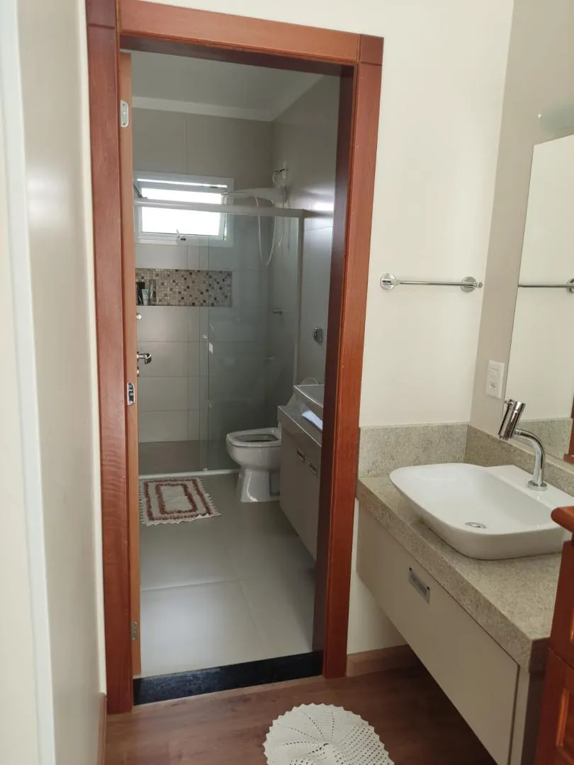 Imagem Casa com Piscina à venda em Cascavel, Recanto Tropical - 214m²