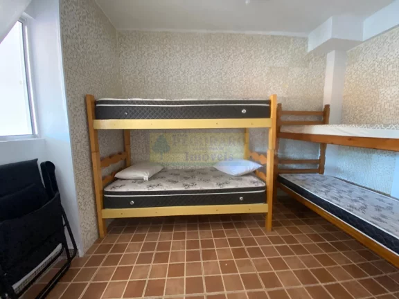 Imagem Oportunidade Única para Seu Negócio: 7 Apartamentos Comerciais com 16 Quartos, 7 Salas, e Piscina!