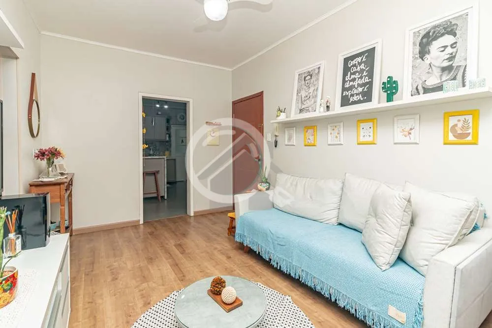 Imagem Descubra o charme deste apartamento totalmente reformulado, localizado no vibrante bairro de Petróp...