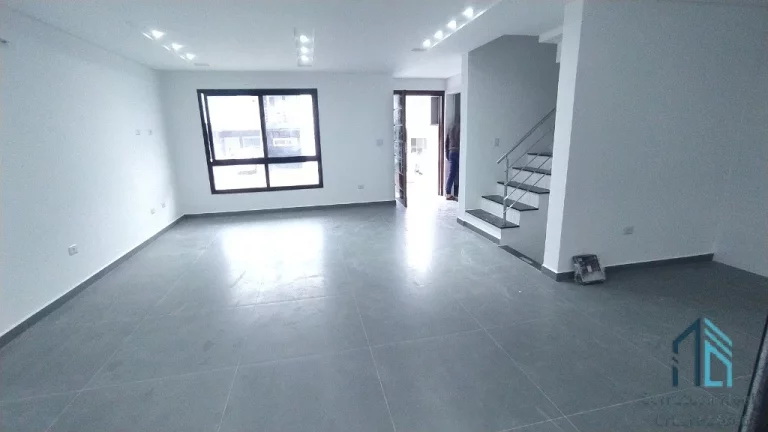 Imagem Sobrado a venda, novo com terraço, ótimo acabamento 03 quartos c/suíte, no Pinheirinho em Curitiba PR