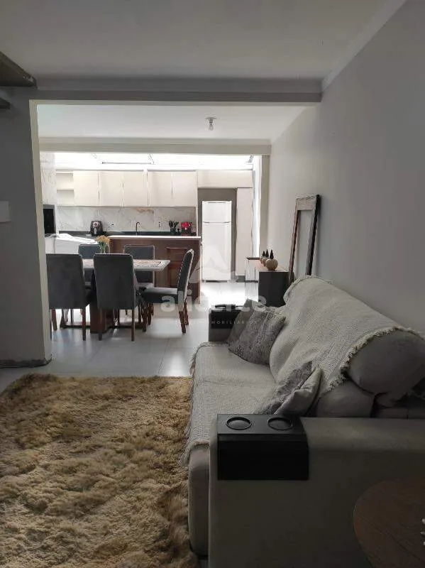 Imagem Casa à Venda na Praia dos Ingleses | Conforto, Privacidade e Excelente Localização em Florianópolis/SC**