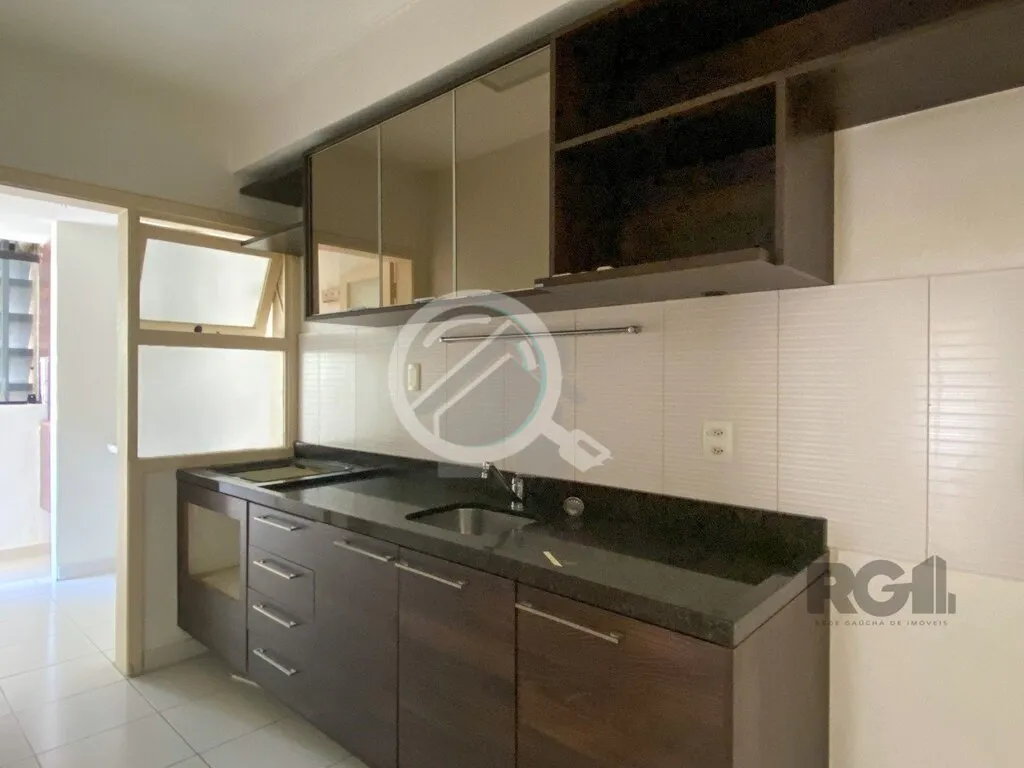 Imagem Apartamento de 75m², 2 dormitórios, living amplo em L com sacada integrada, churrasqueira na sacad...