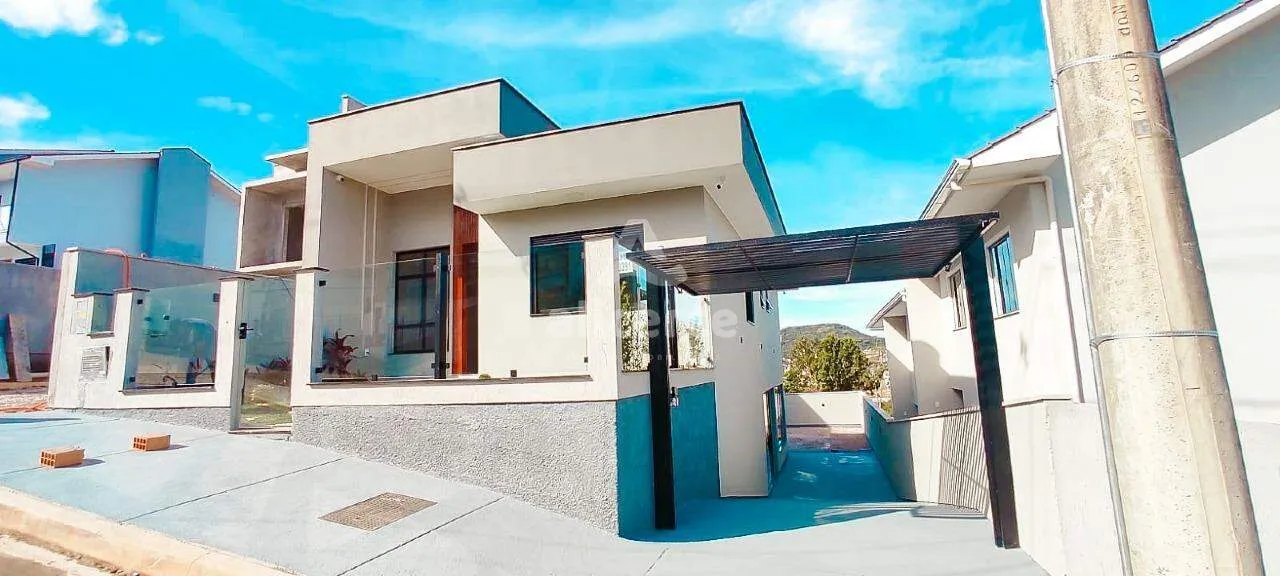 Imagem Casa à venda - 3 Dormitórios I 1 suíte I 180m² I Vaga de garagem - em Potecas, São José/SC