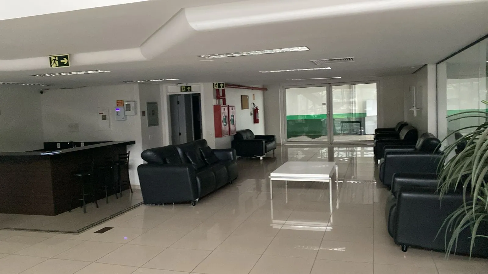 Imagem MÁFFER IMÓVEIS ALUGA LOJA / PRÉDIO COMERCIAL - AV. SERTÓRIO | PORTO ALEGRE/RS Área total: 1.200 m² Aluguel: R$ 48.000/mês Diferenciais do Imóvel Altíssima visibilidade Testada ampla com vitrine Fluxo intenso de veículos