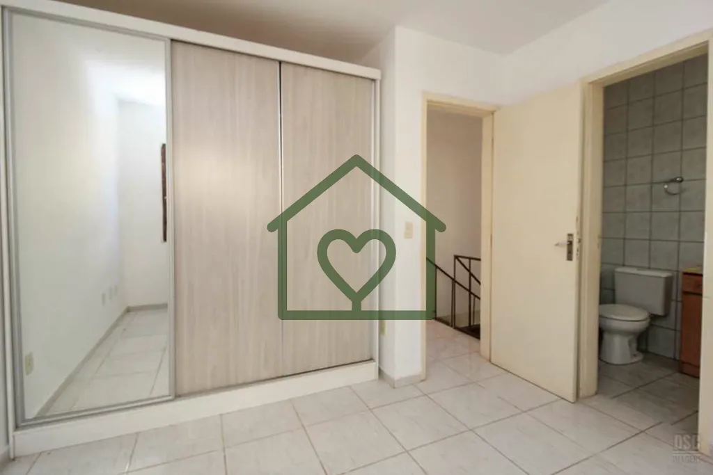 Imagem Casa em condomínio localizado próximo ao Hospital Vila Nova. Com 3 dormitórios, sendo 1 suíte, 8...