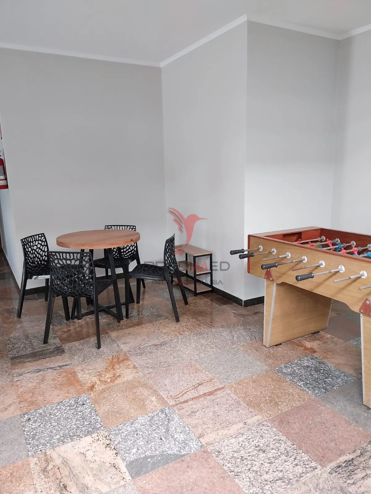 Imagem Vendo Apartamento Espaçoso na Vila Monteiro com 2 banheiros e garagem coberta