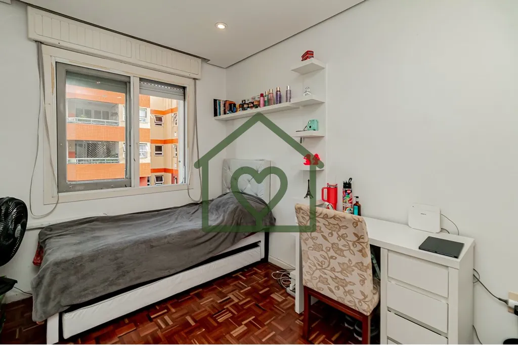 Imagem Apartamento reformado com 92m2 e vista panorâmica composto por três dormitórios sendo uma suíte ...