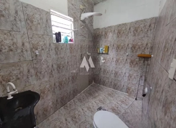 Imagem Casa na encruzilhada com 4 quartos sendo 1 suíte