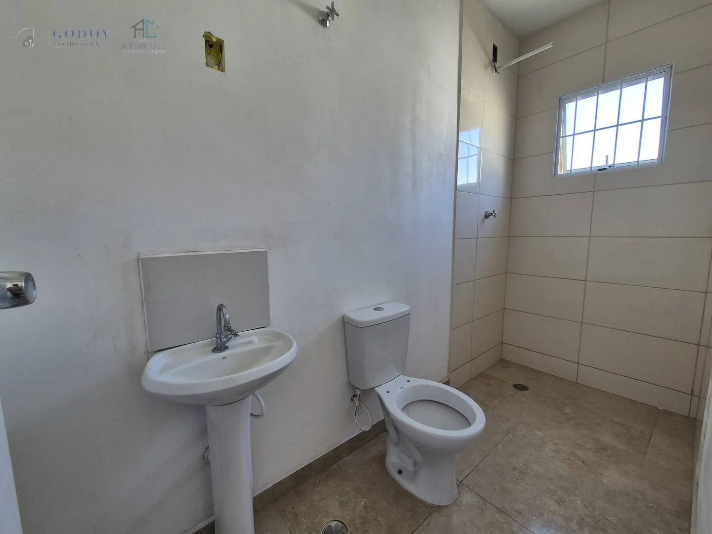 Imagem Casa Térrea com 3 Dormitórios sendo 1 suite em Condomínio Fechado