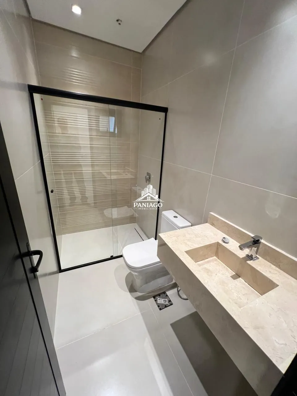 Imagem Casa com 5 Quartos, 4 Suítes e Piscina à Venda no Villa Jardim