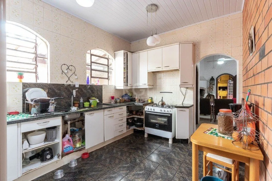 Imagem Casa para Venda - 380m², 3 dormitórios, sendo 1 suites, 3 vagas - Tristeza