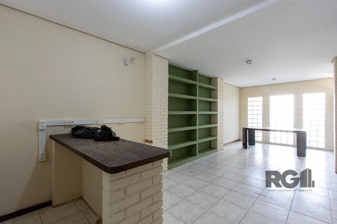 Imagem Casa de alvenaria, excelente ponto comercial.