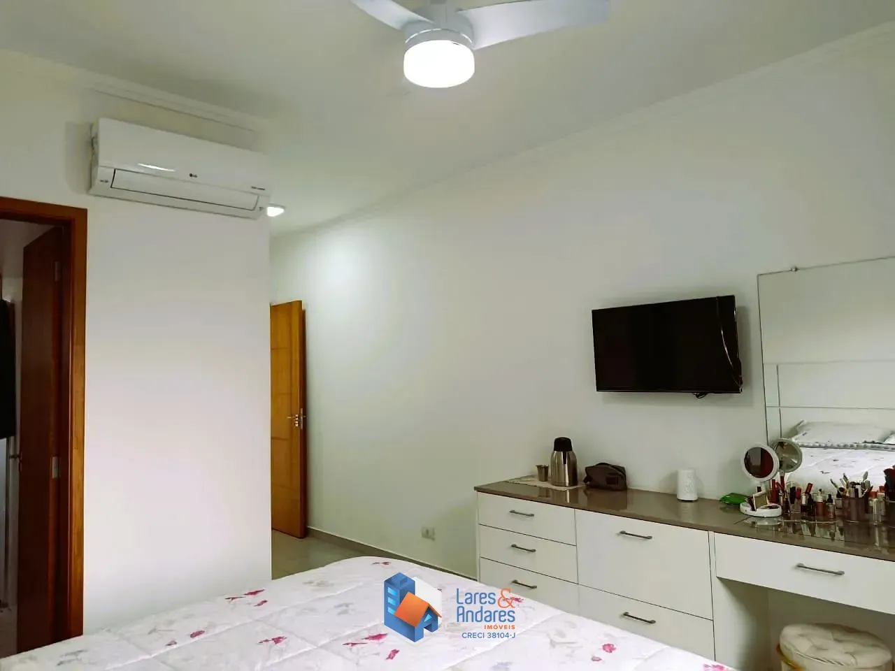 Imagem SOBRADO IMPECÁVEL À VENDA COM 250 M², 3 DORMS (1 SUÍTE), COZINHA INTEGRADA COM ÁREA GOURMET, MÓVEIS PLANEJADOS E 2 VGS - VILA PRUDENTE, SÃO PAULO, SP.