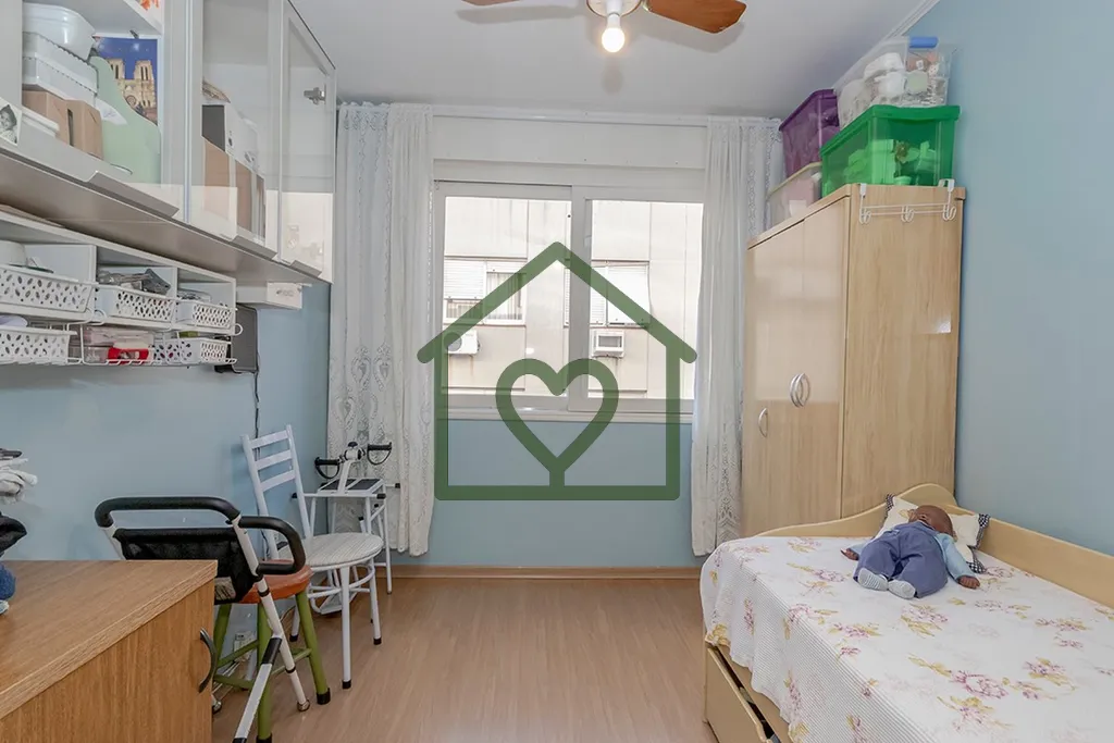 Imagem Descubra a oportunidade perfeita para investir no seu novo lar em Porto Alegre! Este aconchegante ap...