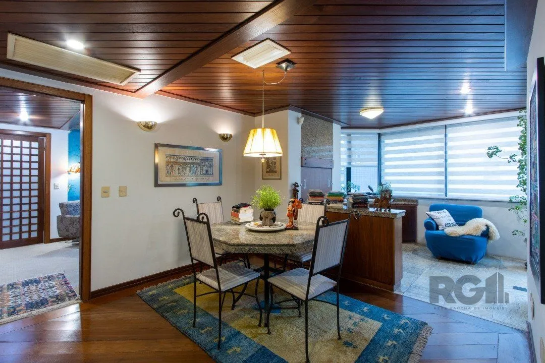 Imagem Apartamento com piscina na sacada e 3 vagas individuais.
