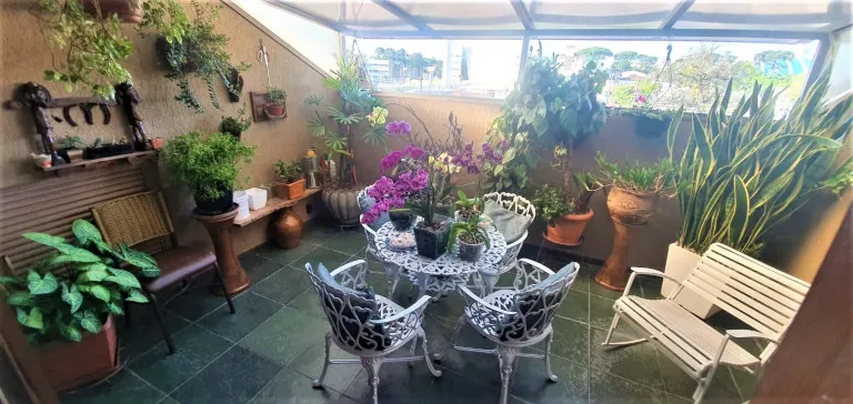 Imagem Casa com 3 Quartos à Venda, 223 m² em Novo Mundo - Curitiba