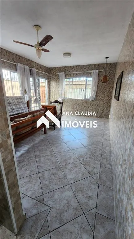 Imagem Casa a venda em Mongaguá, lote inteiro