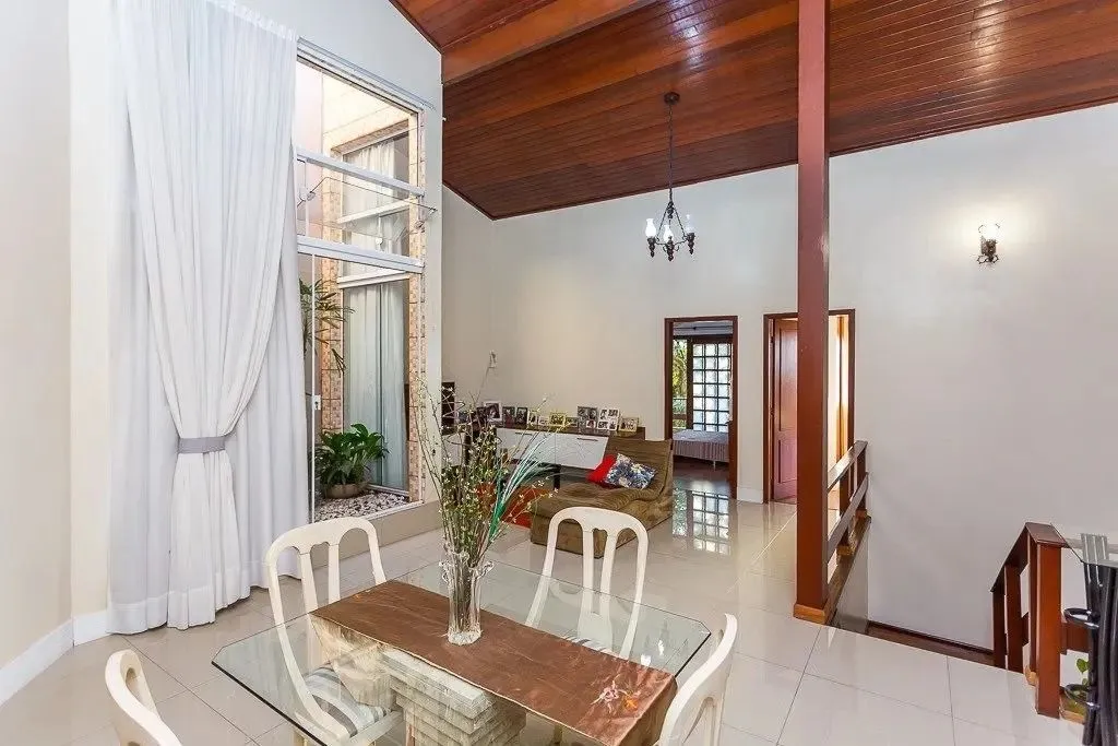 Imagem Casa espaçosa com 6 dormitórios e vista incrível no Cristo Redentor