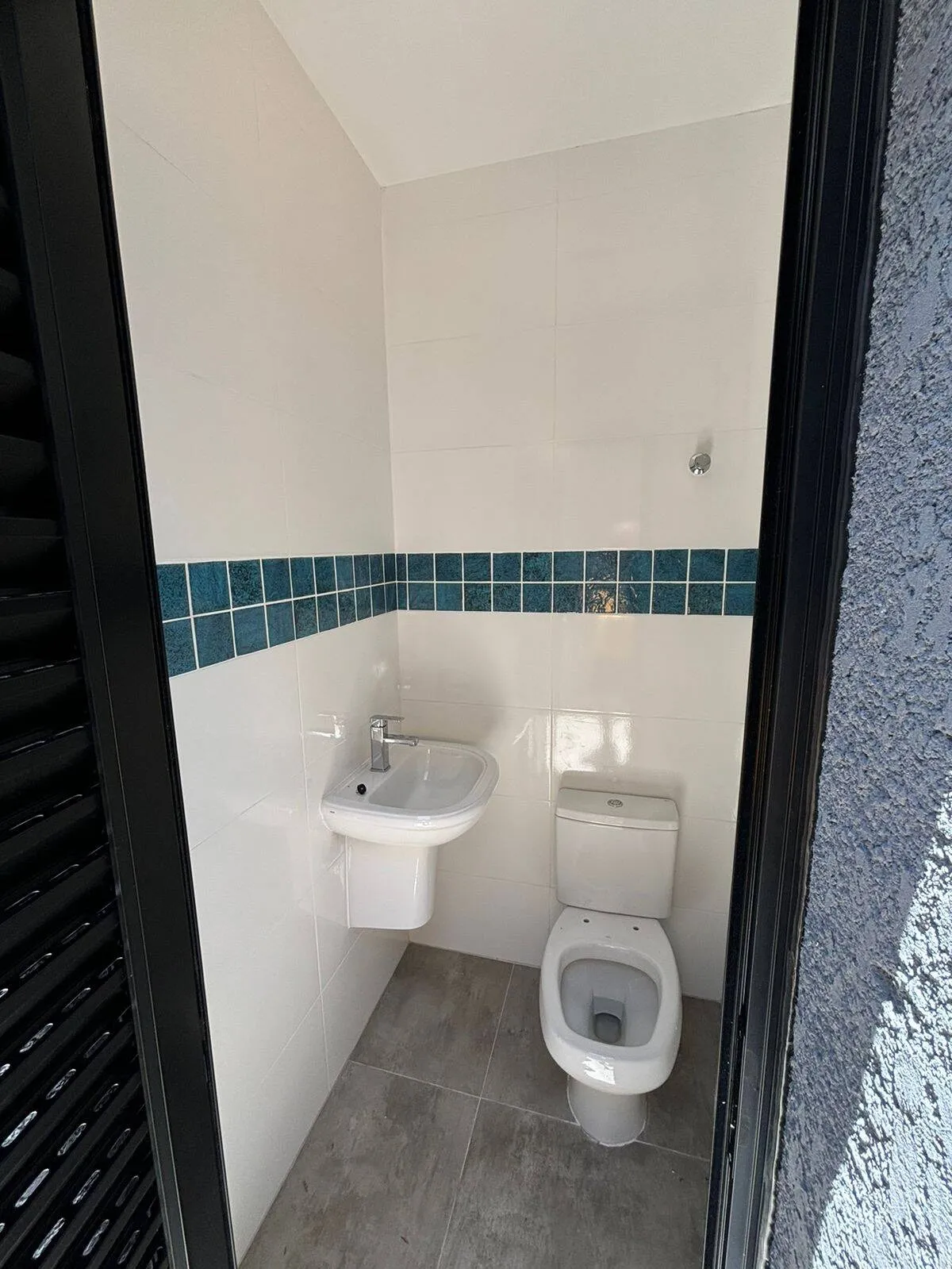Imagem Casa Nova Planejada em Alphaville - 4 Dormitórios, 2 Suítes, Área de Lazer Completa e 4 Vagas