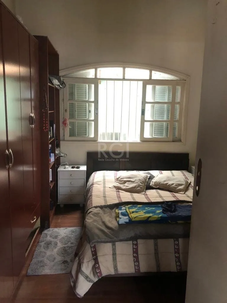 Imagem Casa/terreno medindo 200m² de privativo, 550m² totais no bairro Partenon, 9 vag