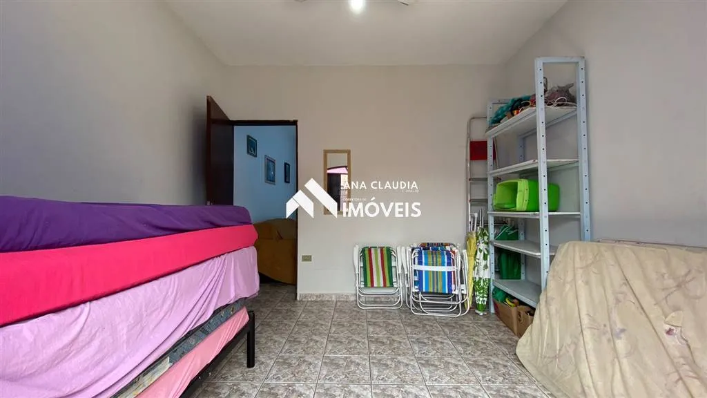 Imagem Casa na praia de Mongaguá a venda, 80 metros da Marginal.