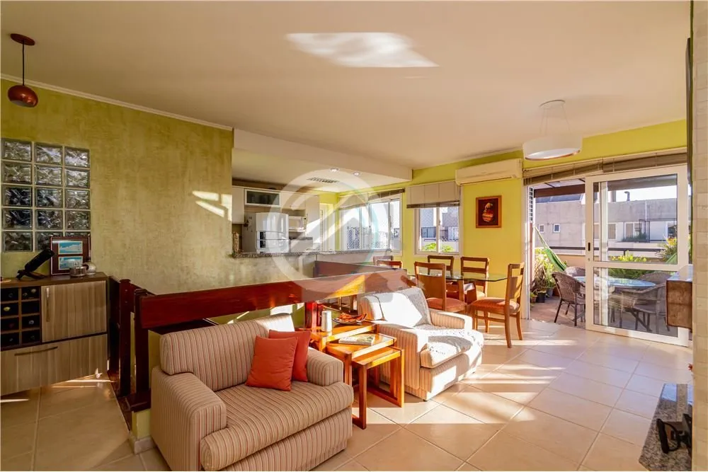 Imagem Descubra Seu Refúgio Urbano Perfeito! Imagine viver em uma cobertura que combina conforto, espaço ...