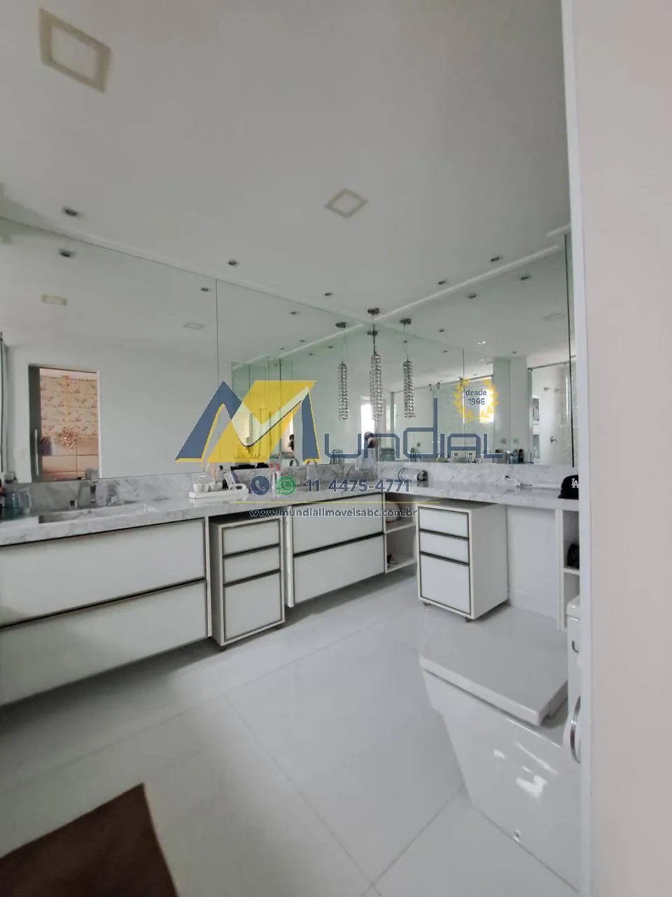 Imagem Cobertura Duplex de Alto Padrão com 227m² e 4 Vagas