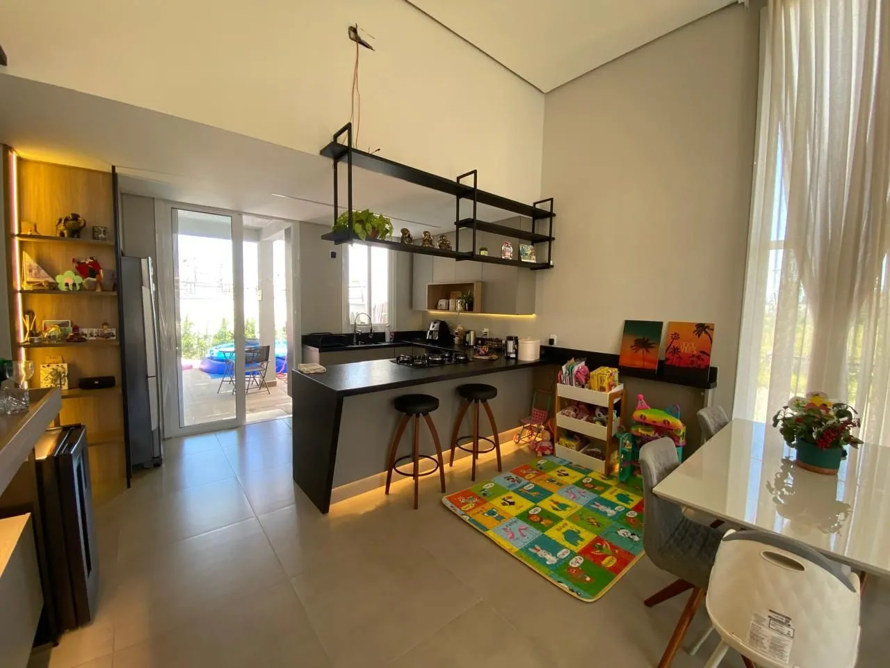 Imagem Casa com 03 quartos (01 suíte) e 01 vaga no Bairro Hípica em Porto Alegre