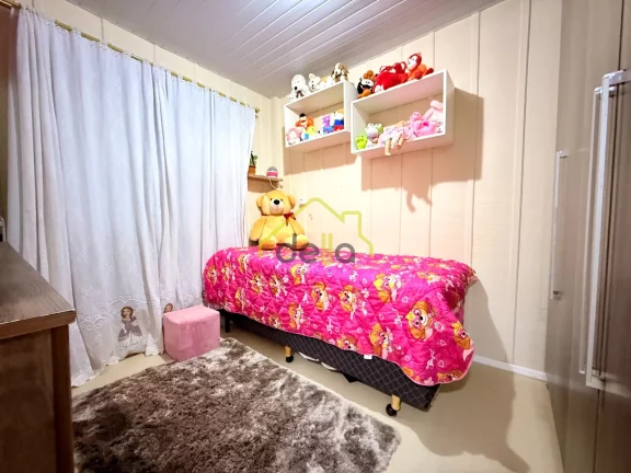 Imagem Casa de madeira muito bem localizada entre os bairros Iririú e saguaçu!