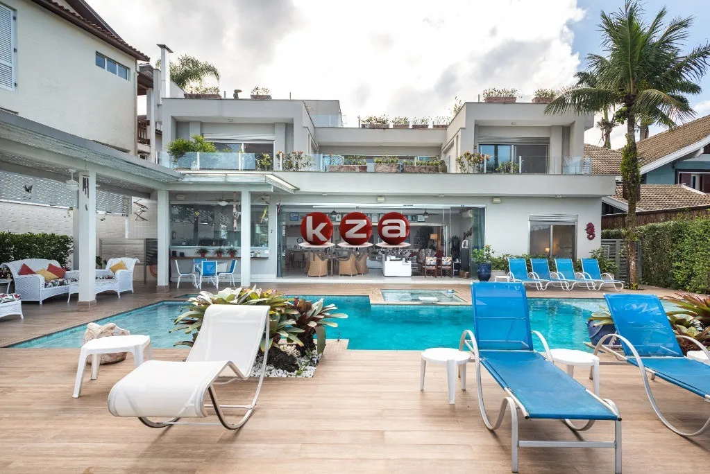 Imagem Maravilhosa casa pé na areia a venda no condomínio Costa Verde, Praia de Tabatinga:8 suítes, amplo lazer com piscina 12 banheiros, 600m².