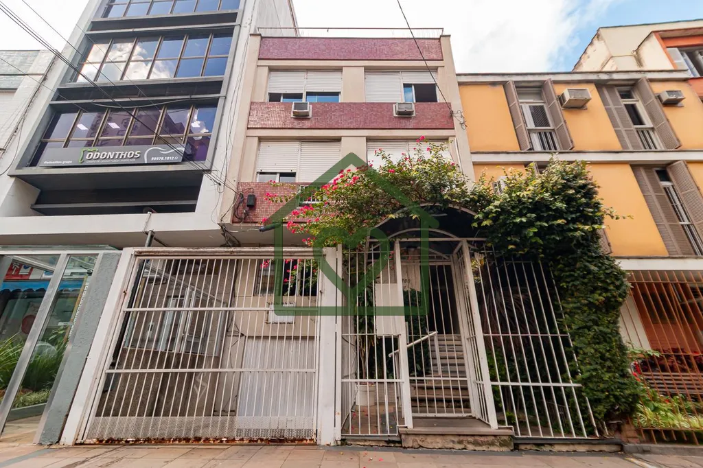 Imagem Apartamento de 3 dormitórios com dependência de empregada, com 89m² privativos, localizado no cha...