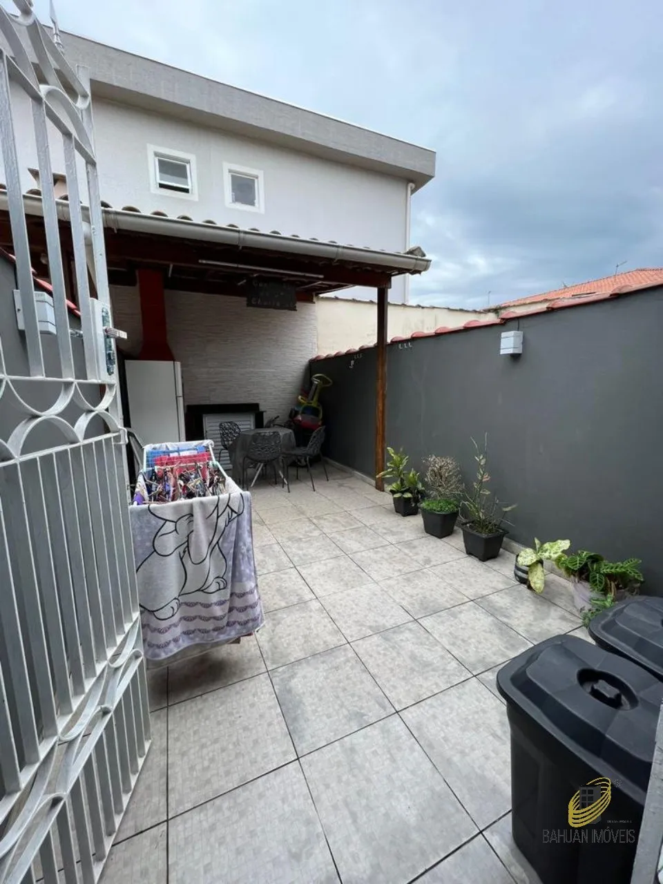 Imagem Imperdível casa à venda em Praia Grande-SP, bairro Melvi, 2 quartos, 1 sala, 2 banheiros, garagem e 73m². Confira!