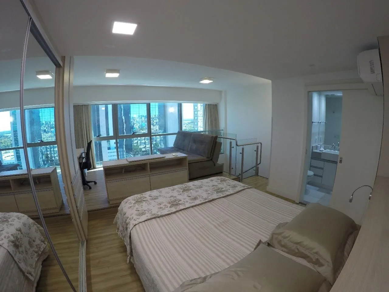 Imagem Vende-se apartamento duplex com 1 quarto , 64m² e 2 vagas - Praia de Belas