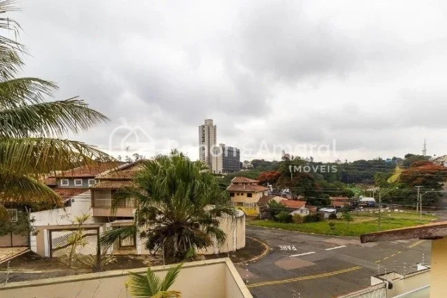 Imagem Ampla e confortável, esta excelente residência conta com 330m² de área construída, oferecendo e...