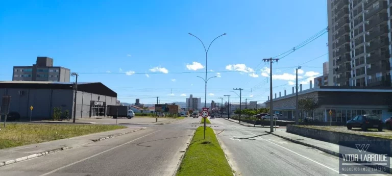 Imagem Terreno de 2.112m² à Venda na Avenida Pedro Zapelini