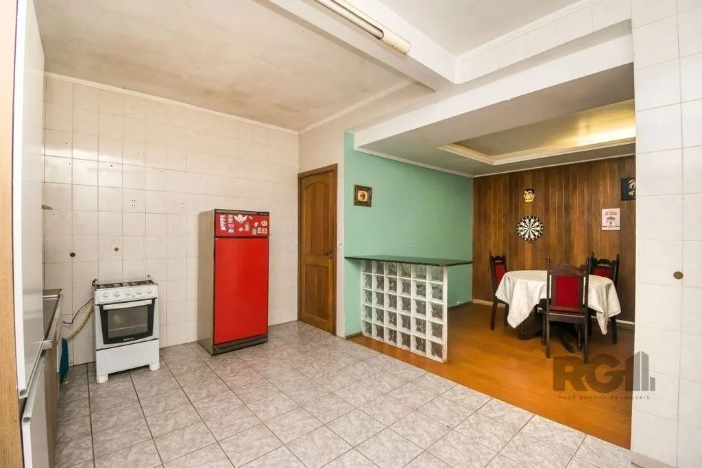 Imagem Excelente casa de 354m² com 5 dormitórios e 8 vagas.