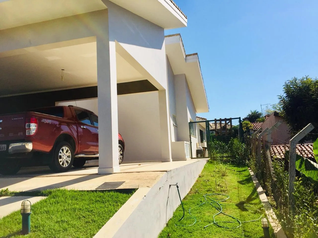 Imagem Casa Térrea no Condomínio Portal do Sabia - 350m² de Construção, 3 Suítes (1 Master), Piscina e Espaço Gourmet