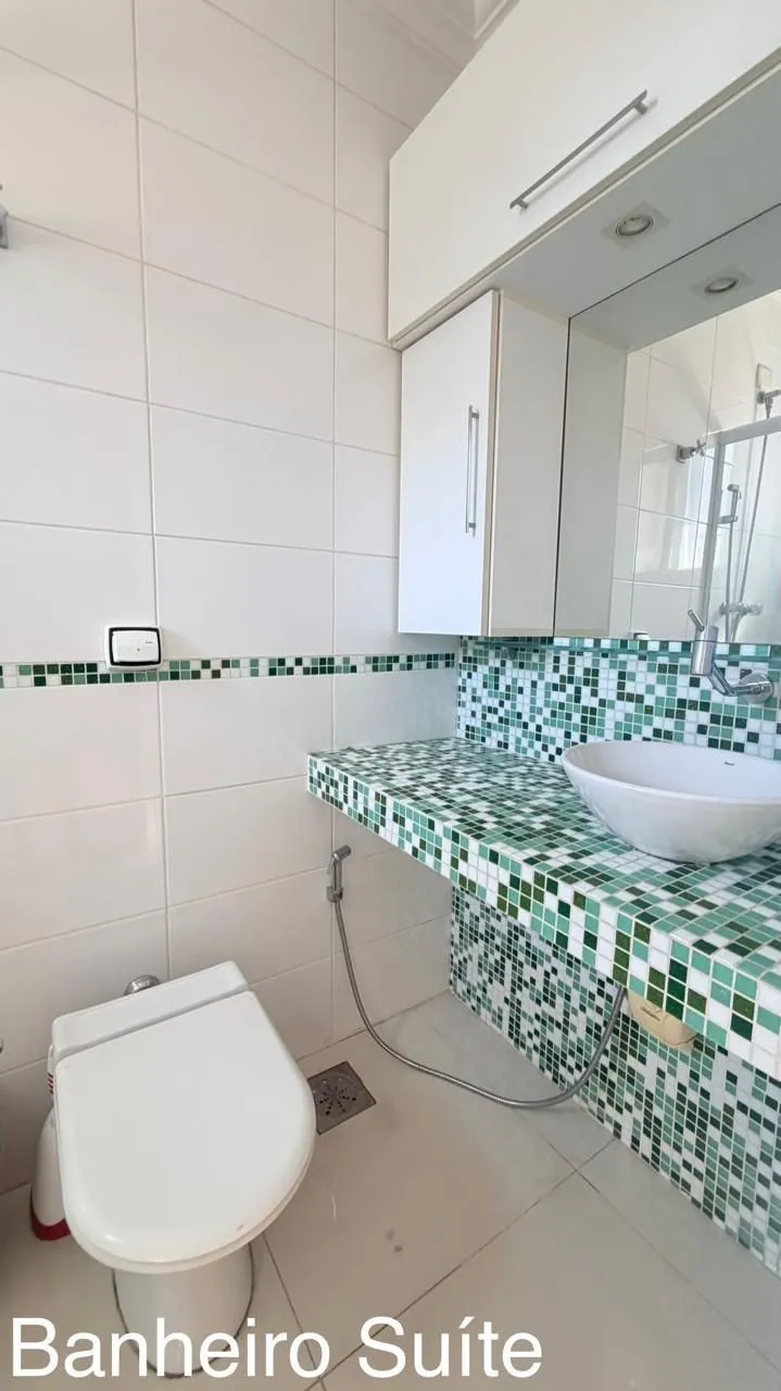 Imagem Apartamento de 2 quartos, suíte e 1 vaga de garagem no bairro Menino Deus em POA